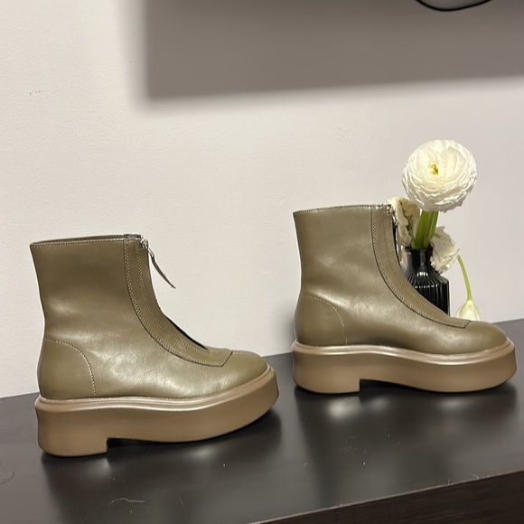 EGO official winter and autumn boots. NWT - Picture 7 of 8